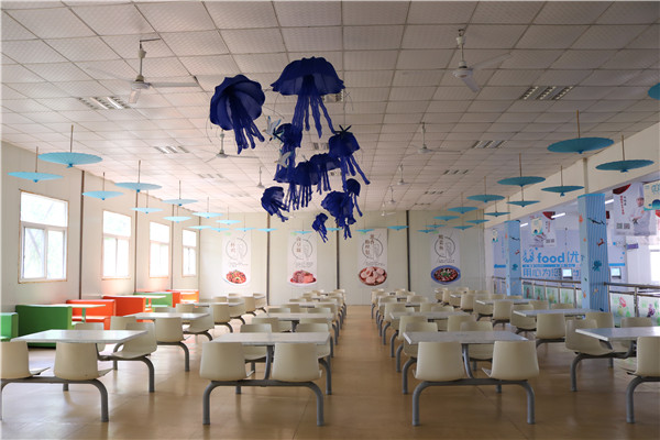 学校餐厅