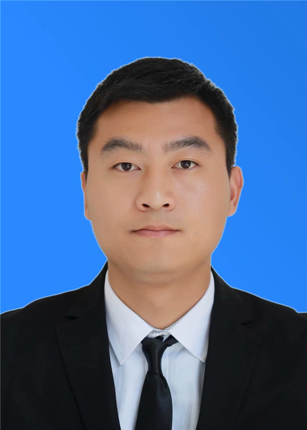 满龙龙  数学教师